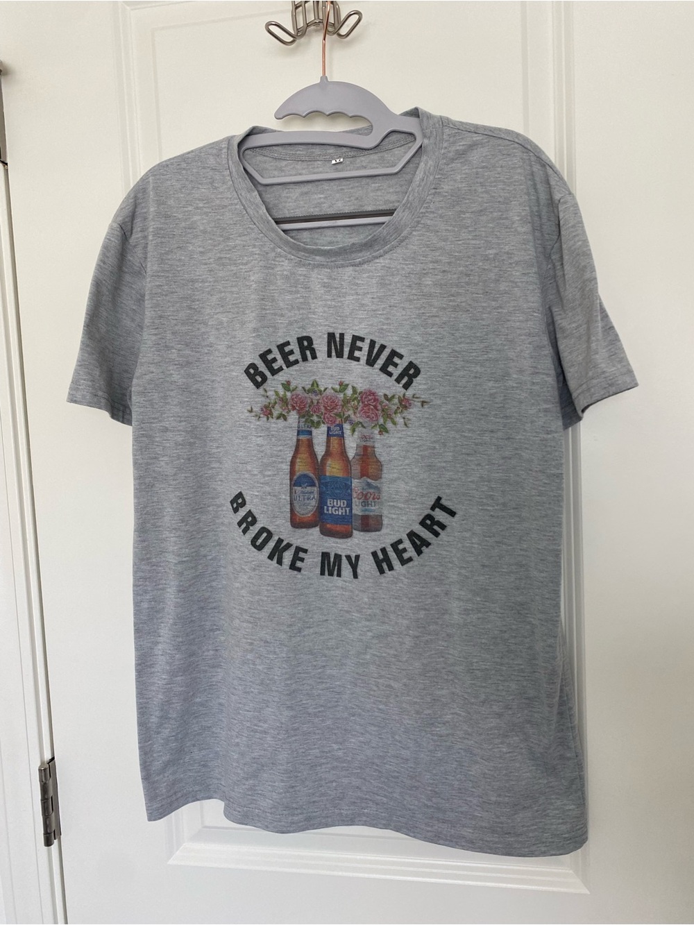 Beer Never Broke My Heart Tee M Gray Graphic Shirt Funny Country Budweiser Coors